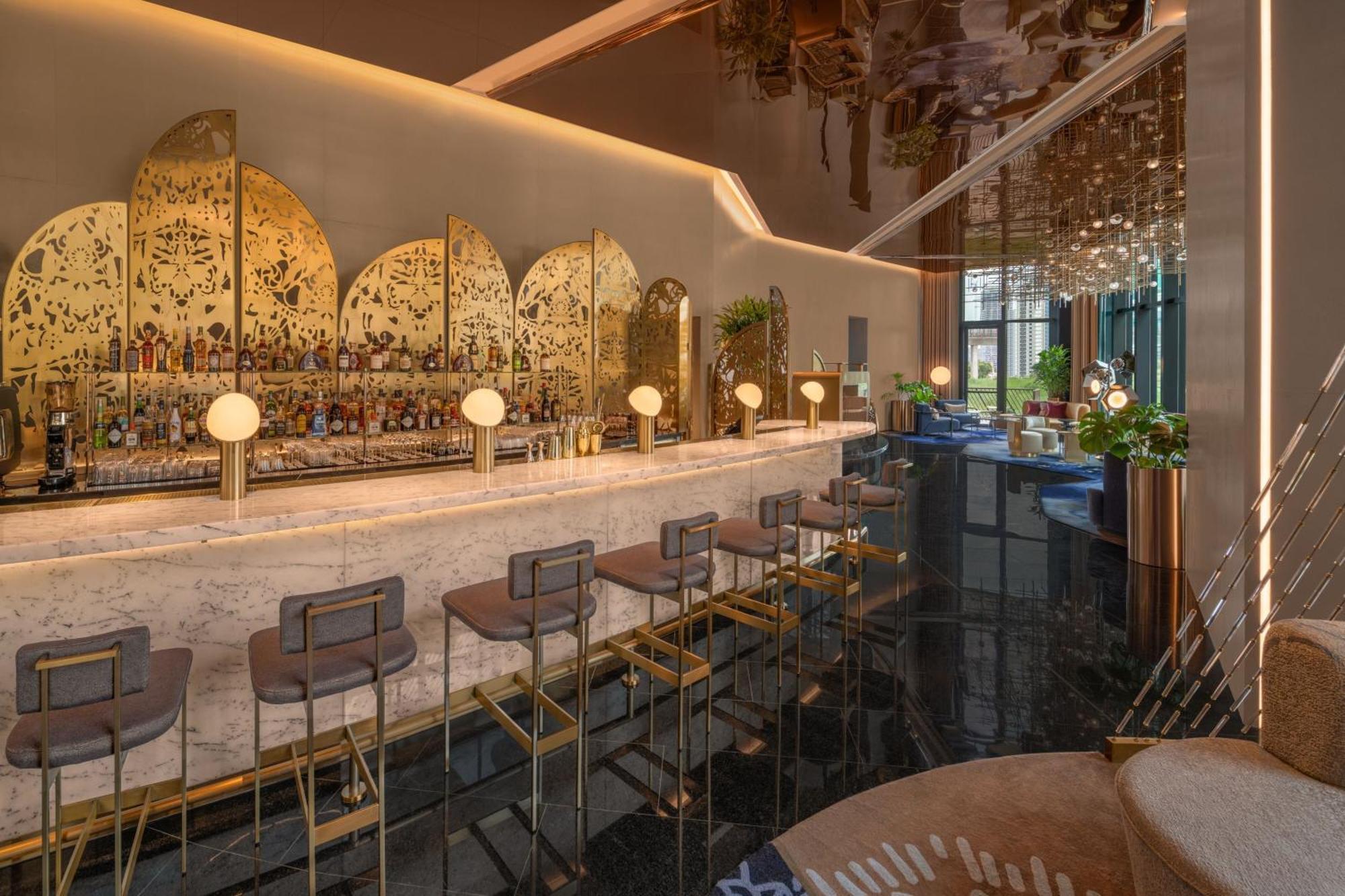 W Macau - Studio City Екстериор снимка The bar at the 101 Sky Bar
