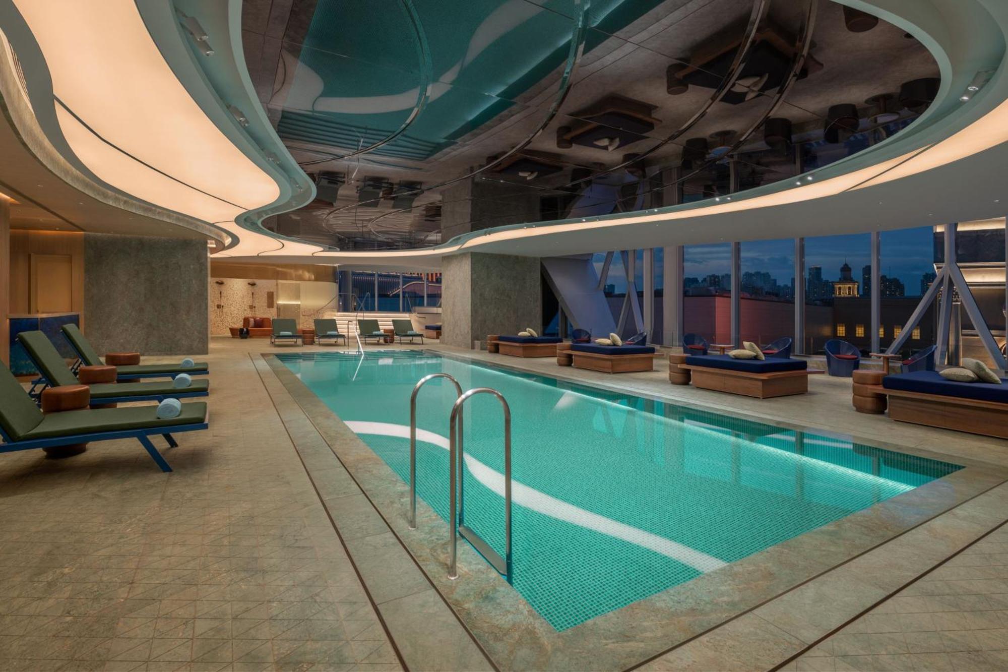W Macau - Studio City Екстериор снимка The pool at the Mandarin Oriental