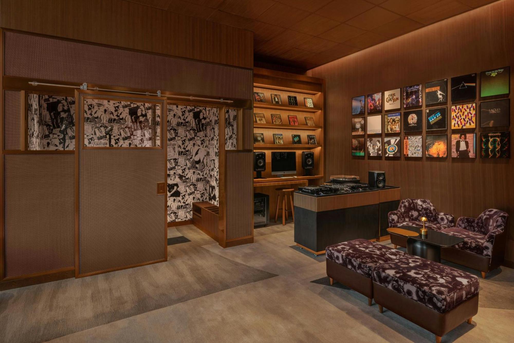 W Macau - Studio City Екстериор снимка The interior of the record store
